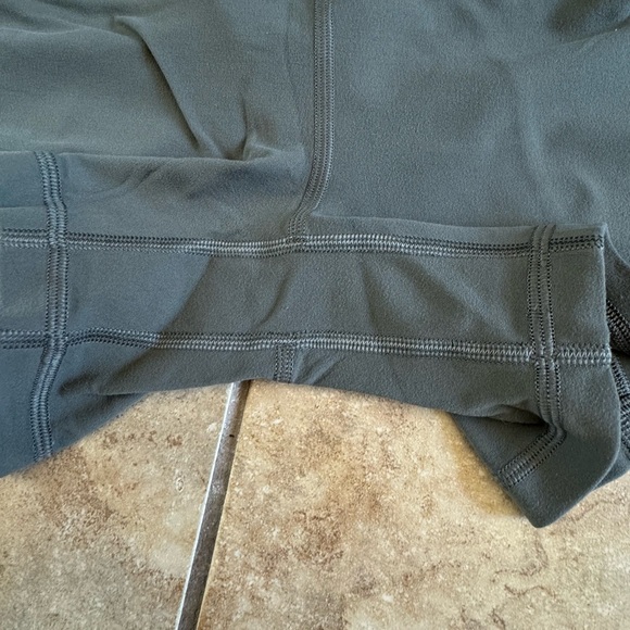 Lululemon align short 4” grey sage - Picture 6 of 9